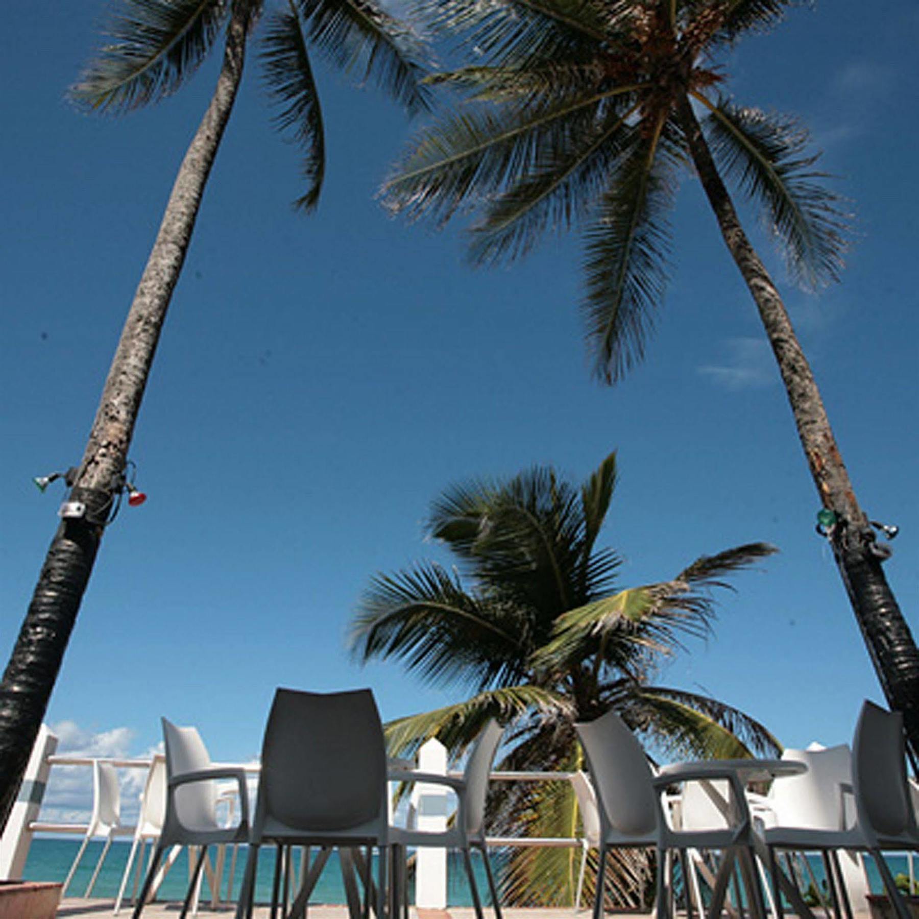 The Tryst Beachfront Hotel San Juan Restaurant photo
